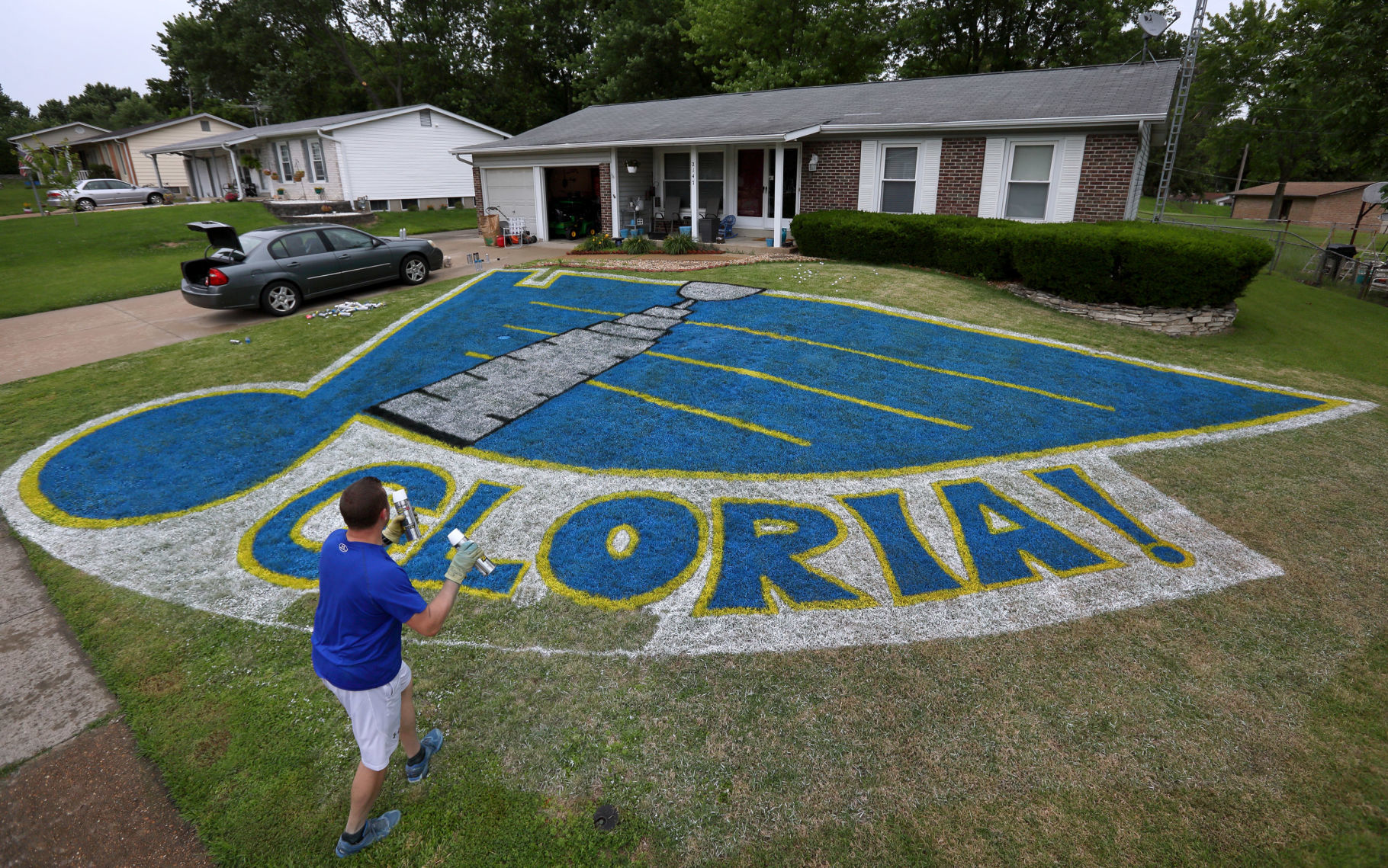 St. Louis Blues fans with logo painted on yards adds Stanley Cup
